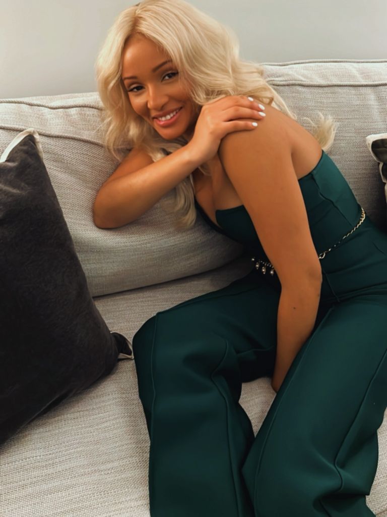 Charlotte Forman - Elegant Style